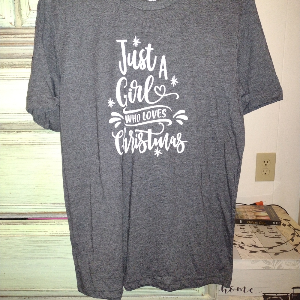 "Just a Girl who Loves Christmas" shirt in gray and size large